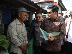 Menteri ATR/Kepala BPN Serahkan Sertifikat Tanah Program Bedah Rumah dan Wakaf di Kota Makassar