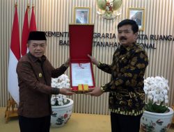 Menteri ATR/Kepala BPN Serahkan Dokumen Persetujuan Substansi RTRW Provinsi Jambi