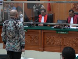 Majelis Hakim Jatuhkan Vonis Pidana  Penjara Seumur Hidup Terhadap  Terdakwa Teddy Minahasa Putra