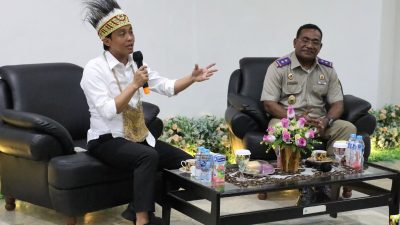 Wamen ATR/Waka BPN Serahkan Sertifikat Tanah demi Kenyamanan Umat dan Keamanan Aset Pemerintah di Papua