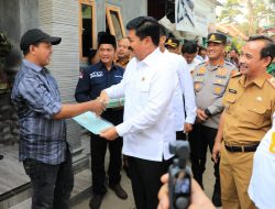 Menteri ATR/Kepala BPN Serahkan Sertifikat, Tanah di Desa Winong Cirebon 100% Tersertipikasi