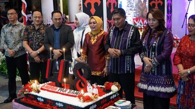 Meriahkan HUT ke-448 Kota Ambon, Kemenkumham Maluku Serahkan 30 Serifikat Merek UMKM Binaan Dinkopukm Kota Ambon