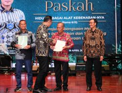 Momen Perayaan Paskah, Menteri AHY Serahkan 16 Sertipikat Tanah Gereja di Wilayah Jawa Timur