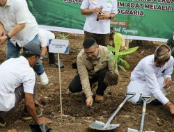Wamen ATR/Waka BPN Tanam Pisang di Jembrana, Wujud Penataan Akses Tanah Ulayat Pertama di Indonesia