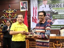 Daniel Yusmic P Foekh Terima Penghargaan Figur Hukum API 2025 di Kalimantan Tengah