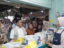 Jelang Natal dan Tahun Baru, Mendag Busan Pastikan Harga Bapok Stabil dan Stok Cukup di Pasar Cihapit Bandung